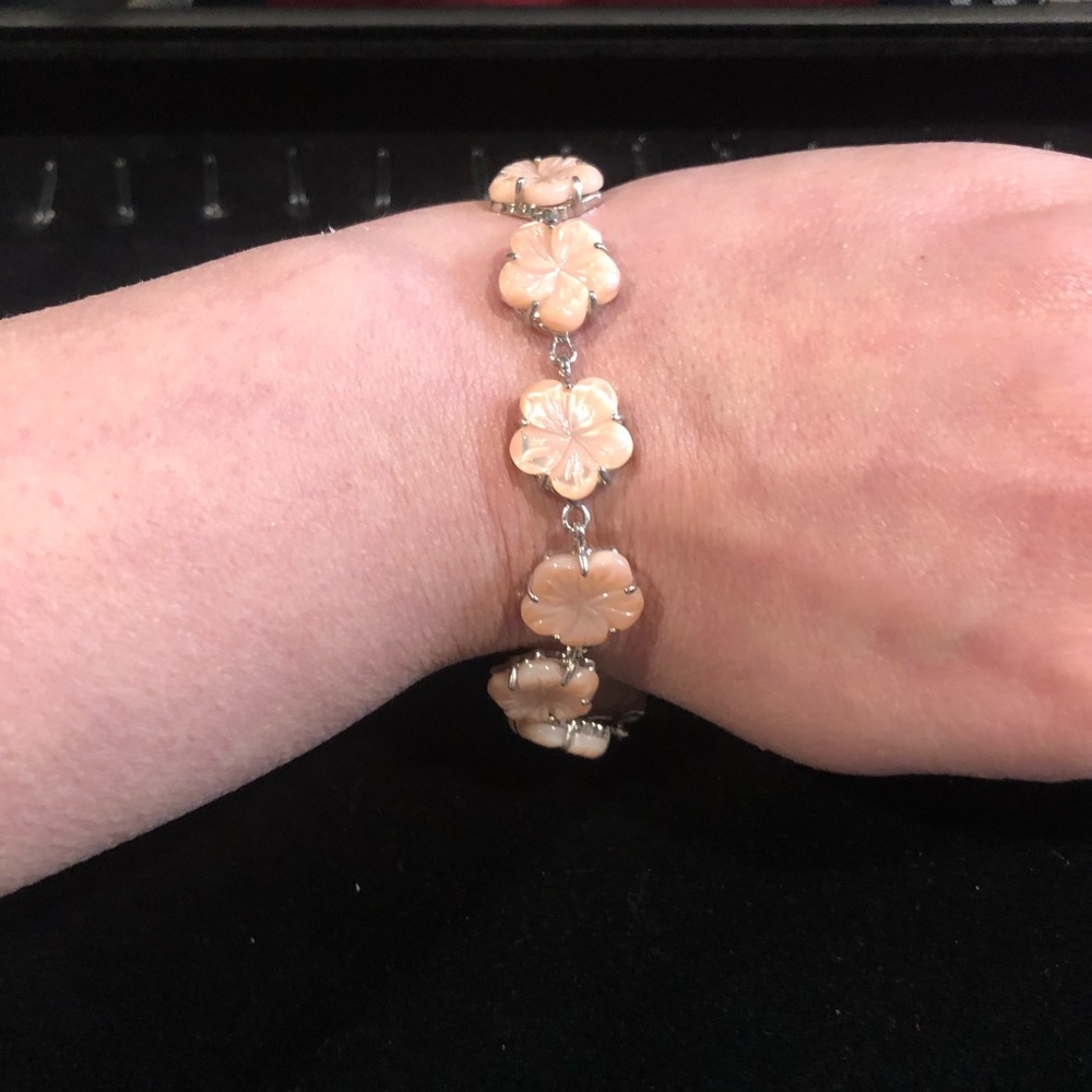 Flower charm bracelet